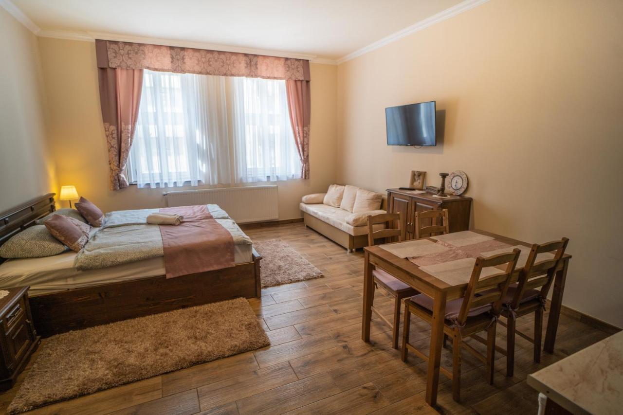 Toscana Apartman Gyula Exterior photo