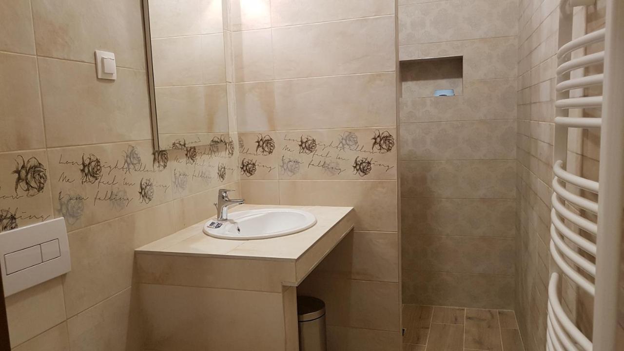 Toscana Apartman Gyula Exterior photo
