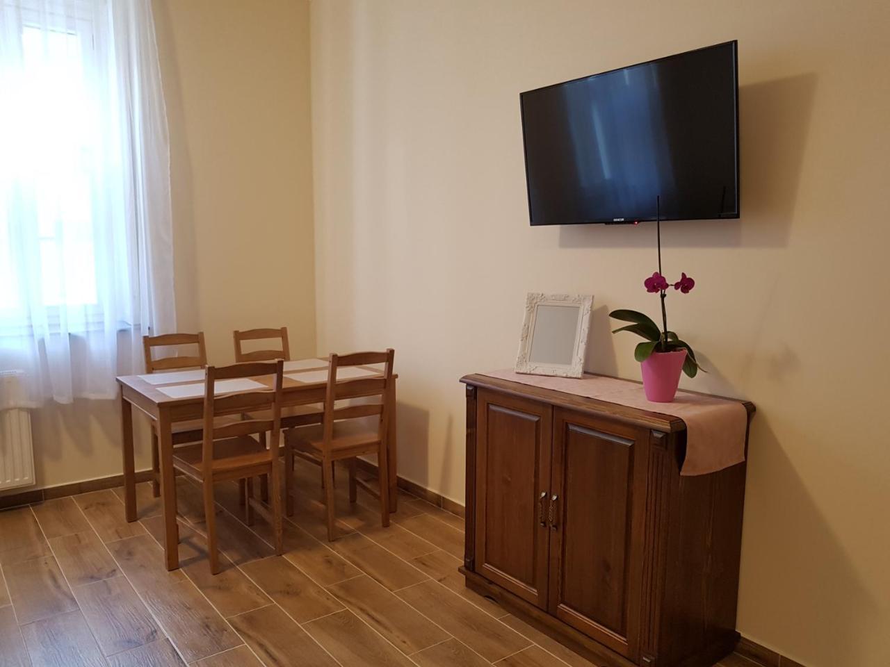 Toscana Apartman Gyula Exterior photo