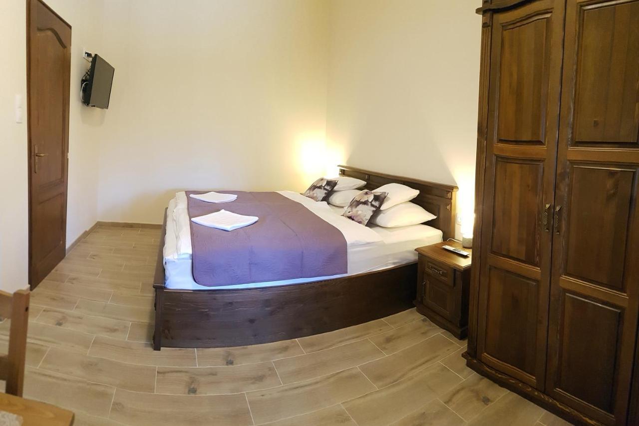 Toscana Apartman Gyula Exterior photo