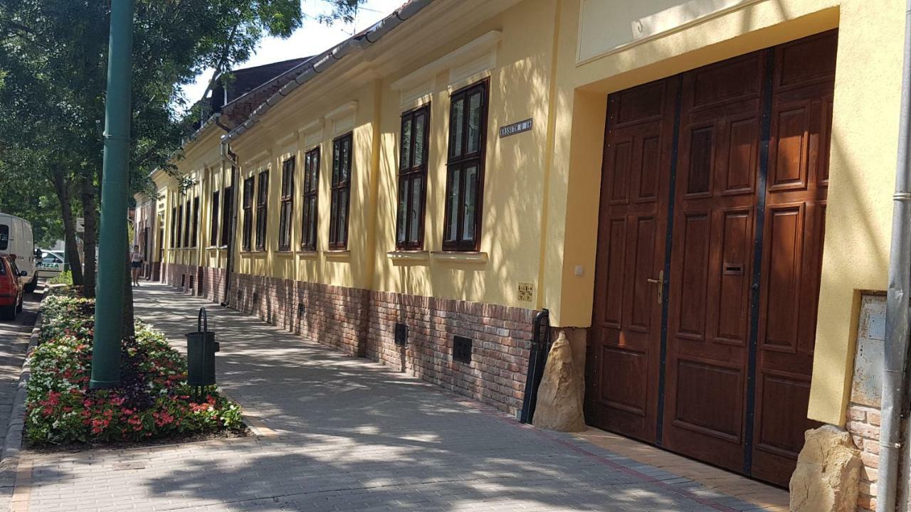 Toscana Apartman Gyula Exterior photo